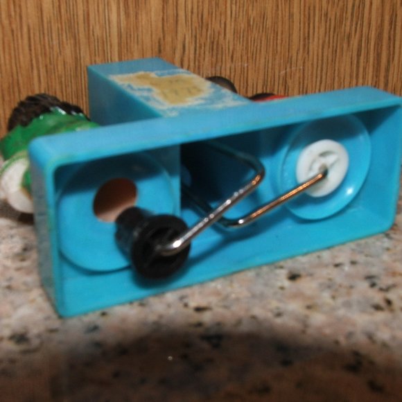 Vintage Amish Salt & Pepper Hard Plastic One Piece (408) - Picture 4 of 4